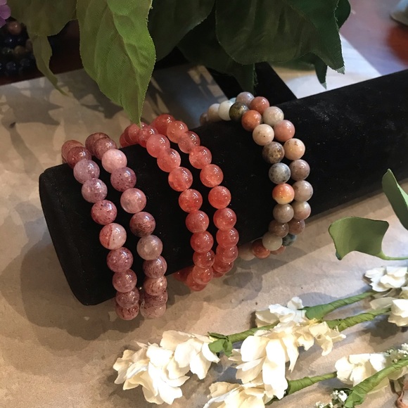 Strawberry quartz crystal/gemstone bracelet - Picture 3 of 5